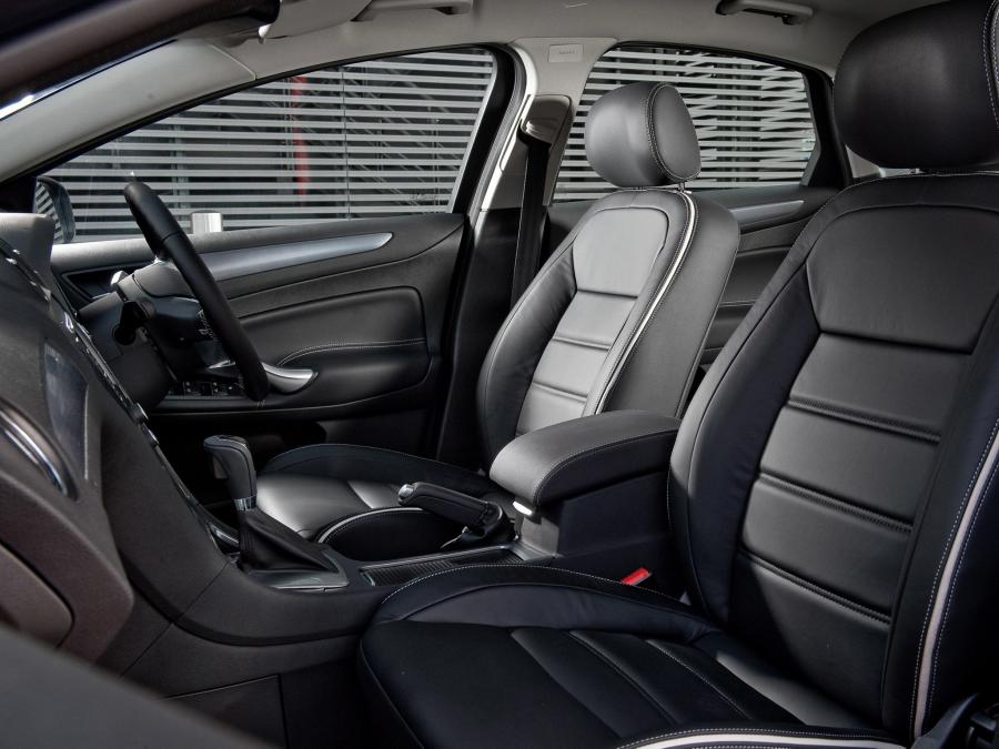  Ford Mondeo Hatchback 2010 года  (UK) (фото 13 из 16)